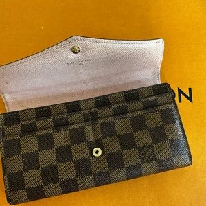 Louis Vuitton Sarah Wallet - Authentic w/ receipts